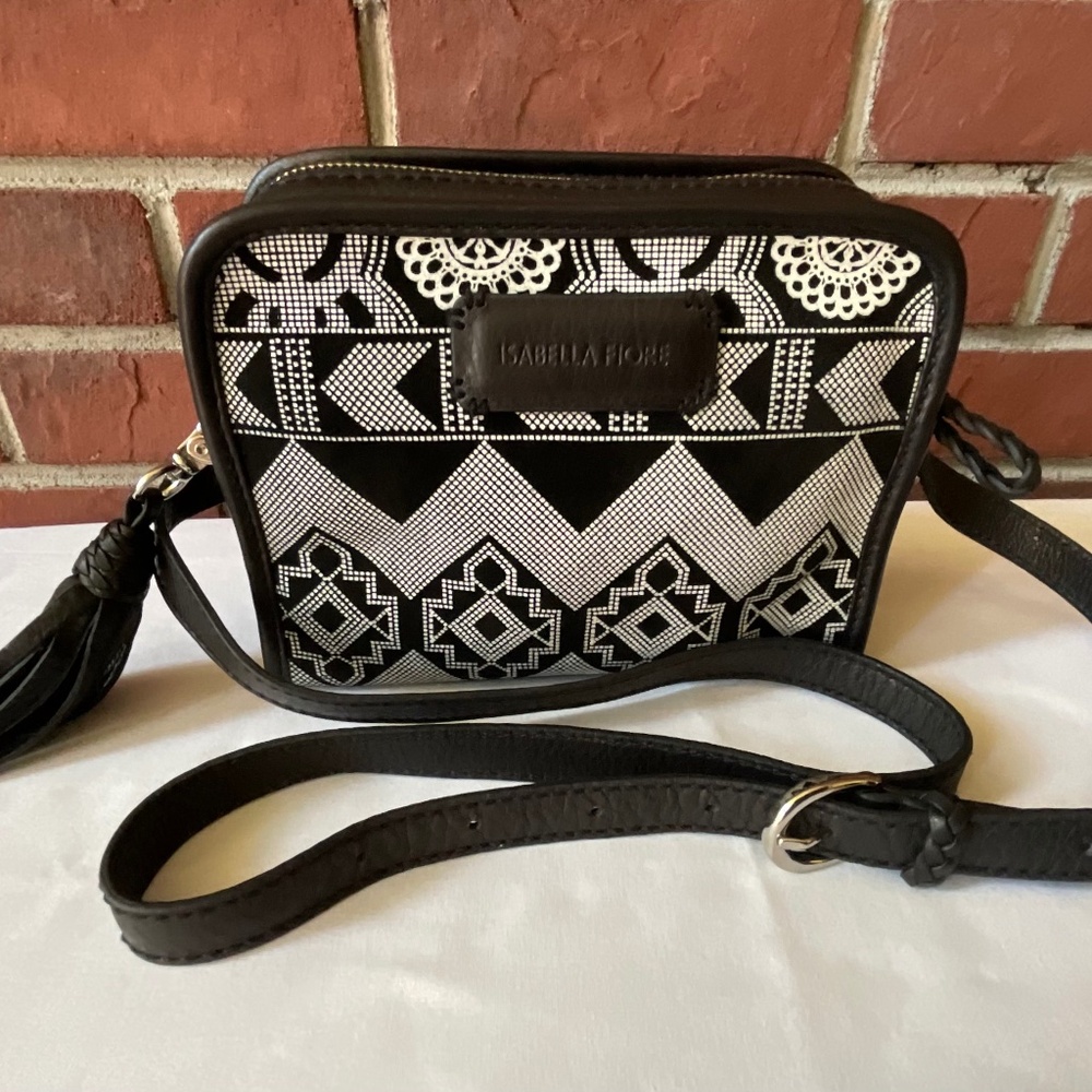 •Isabella Fiore Leather Suede Black And White Tribal Print Zip Crossbody NWT